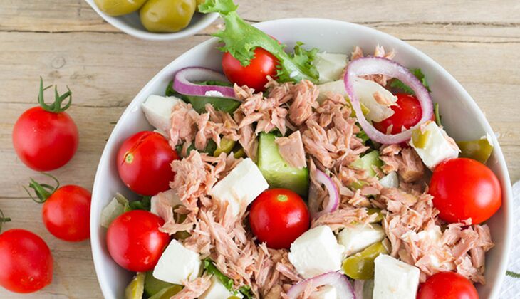 Thunfischsalat mit Schafskäse nach griechischer Art